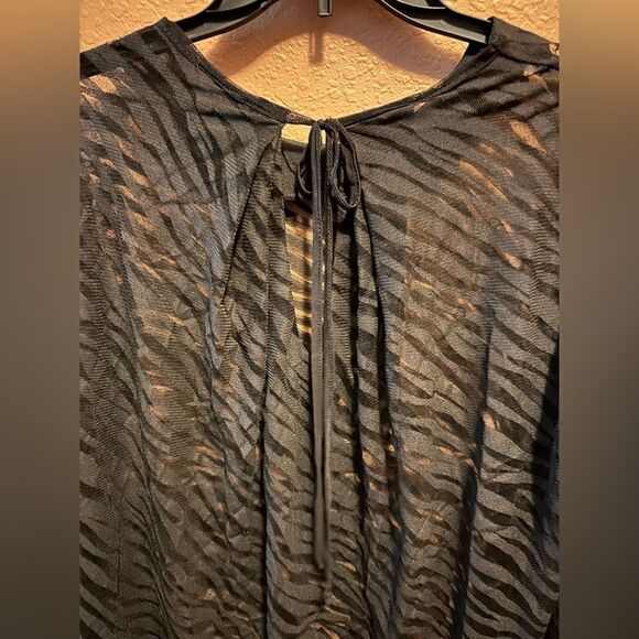 Mesmerize black semi sheer high low top - Picture 4 of 11